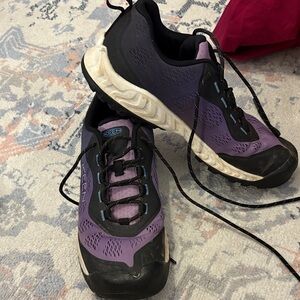 Keen Women's Black and Purple Athletic Shoes